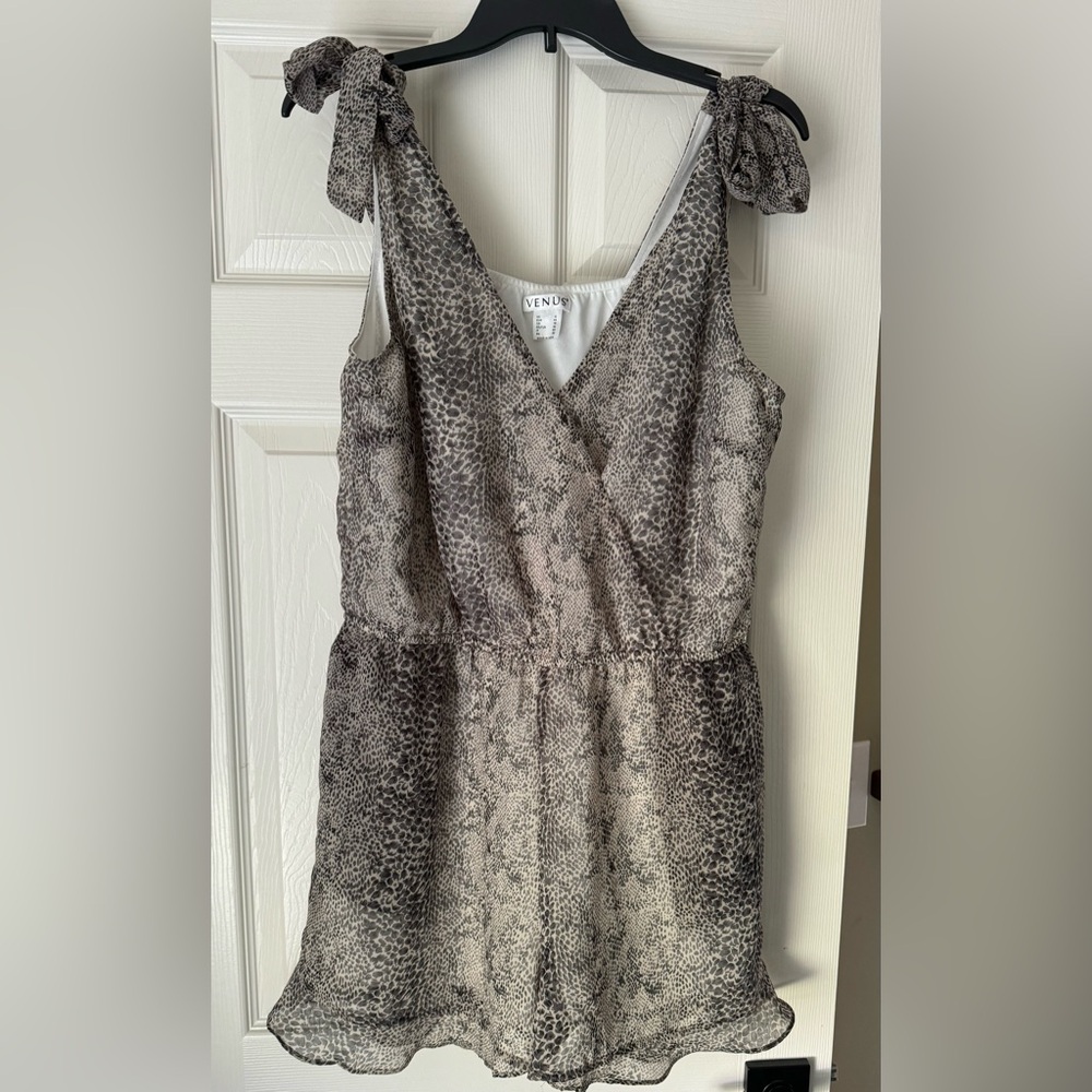 VENUS Shorts Romper - Size 12